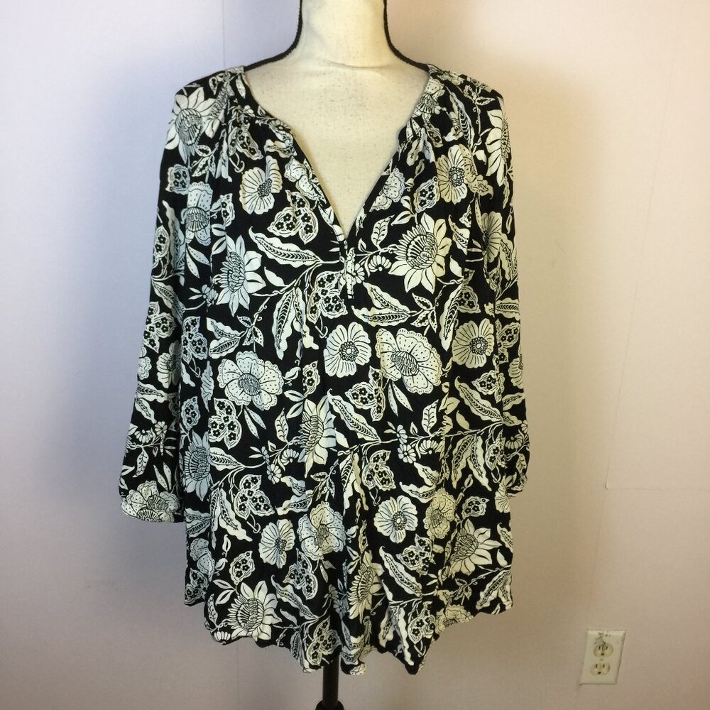 JNY Jones New York Blouse Top 3X Woman Plus Black White Floral V-neck 3/4 Sleeve